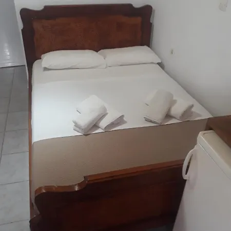 George's Párosz