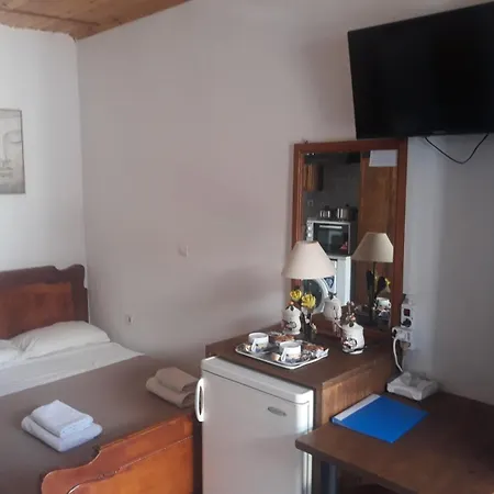 George's Apartman Párosz
